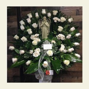 RB0060: White rose basket with statue