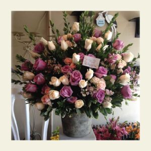 RB0260: White and purple rose basket