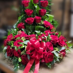 UW0150: Red Rose Urn Wreath